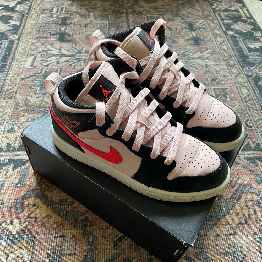 Nike Air Jordan 1 Mid PS Sz 1 Youth Atmosphere Pink Infrared 23 Black 640734-604 - Picture 3 of 12